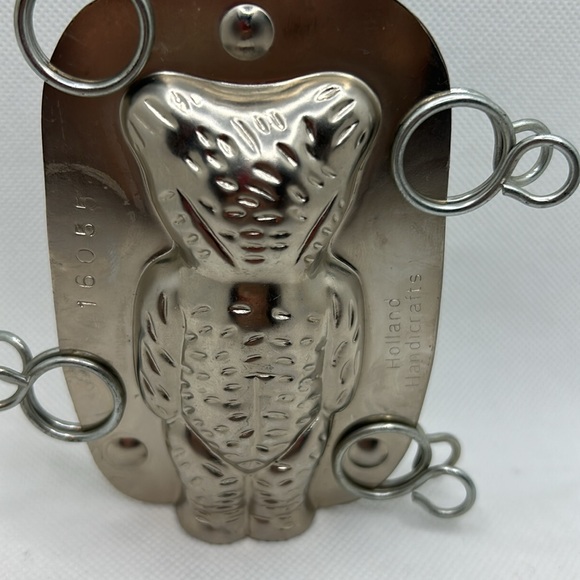 Vintage Holland Handicrafts teddy bear
Chocolate Mold #16055 with 4 clips - Picture 2 of 6